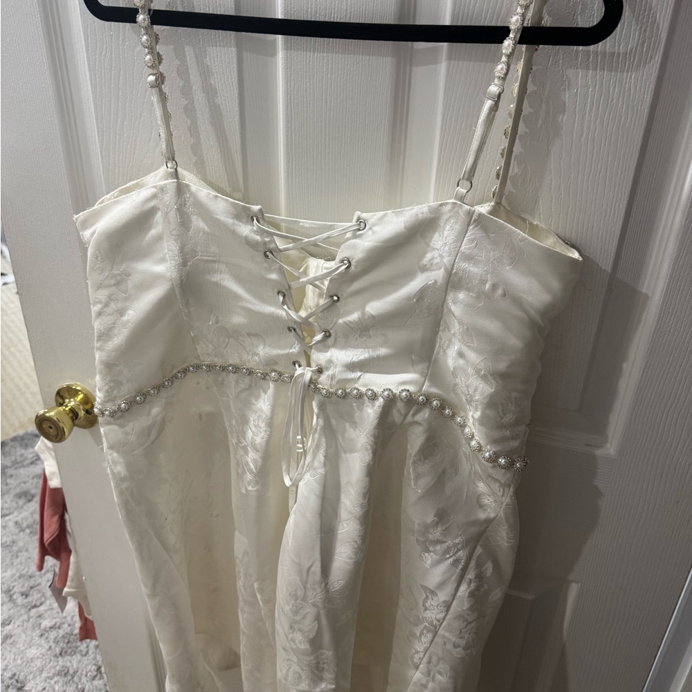 V. Chapman White Midi Dress - Picture 4 of 6